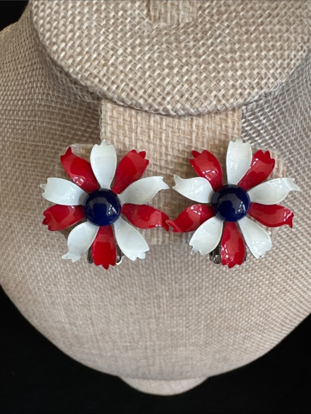 VTG 1960s Mod Red White Blue Enamel Daisy Clip on Earrings